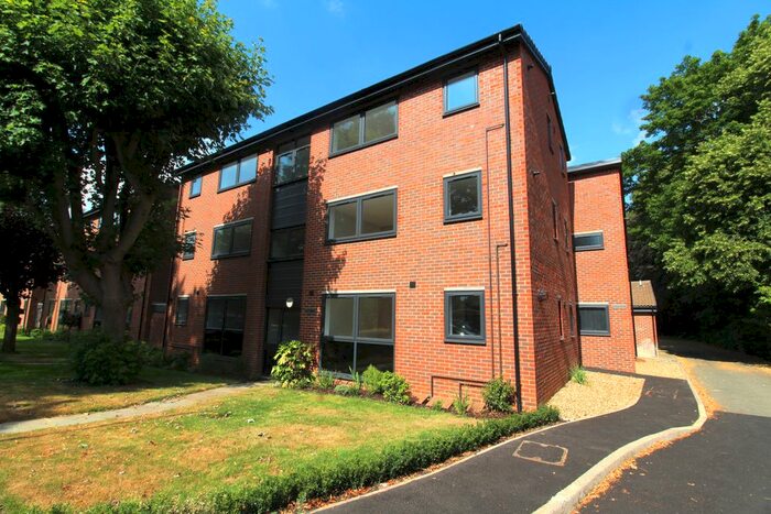 1 Bedroom Flat To Rent In Ray Park Avenue, Maidenhead, SL6