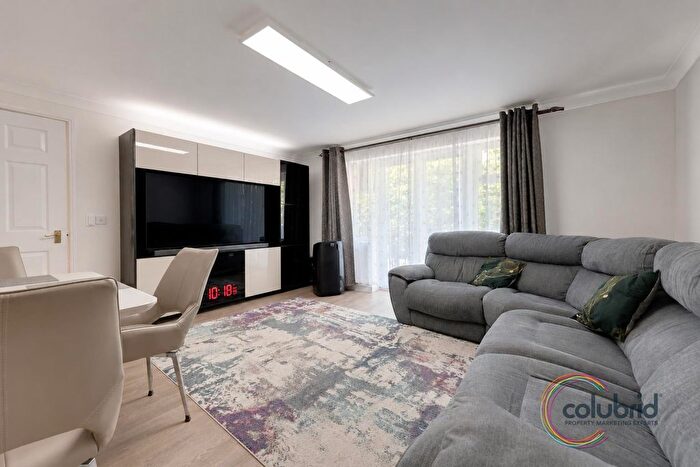 2 Bedroom Flat For Sale In Caspian Way, Purfleet-On-Thames, RM19