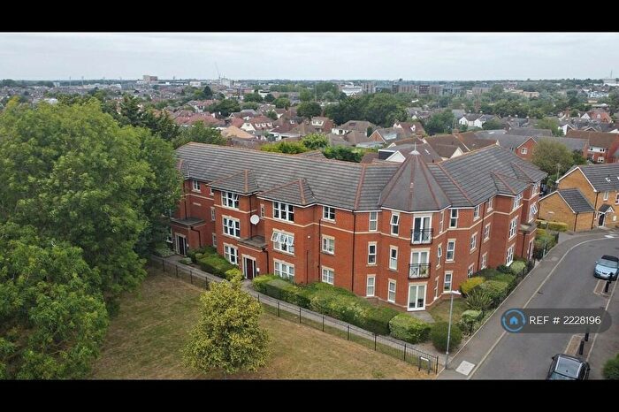 3 Bedroom Flat To Rent In Goodwin Close, Chelmsford, CM2