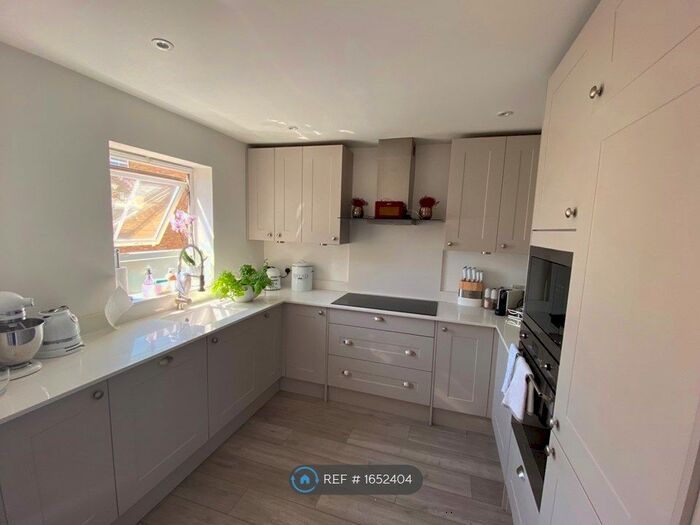 3 Bedroom End Of Terrace House To Rent In Compton Close, London, NW11