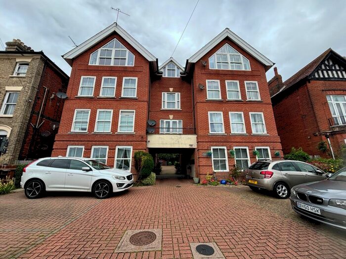 2 Bedroom Apartment To Rent In Undercliff Road West, Felixstowe, IP11