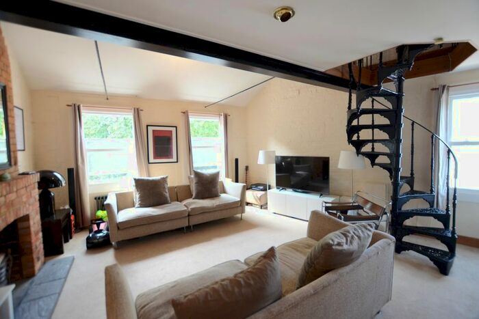 2 Bedroom Maisonette To Rent In Yorktown Road, Sandhurst, GU47