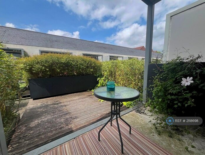 2 Bedroom Terraced House To Rent In Laburnum Street, Salford, M6