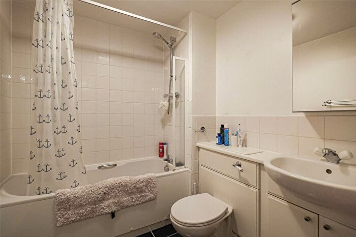 1 Bedroom Apartment For Sale In Erebus Drive, Woolwich, SE28