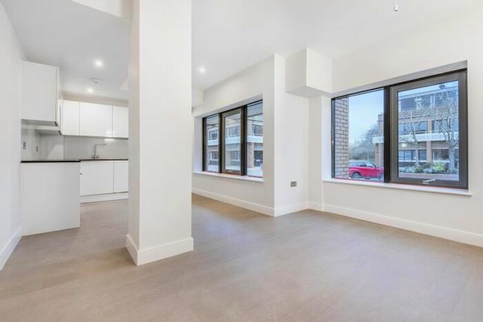 1 Bedroom Flat To Rent In Overbridge Square, Newbury RG14