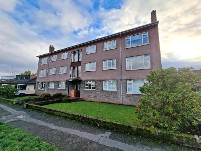 3 Bedroom Apartment To Rent In Braidholm Road, Giffnock, Glasgow, G46