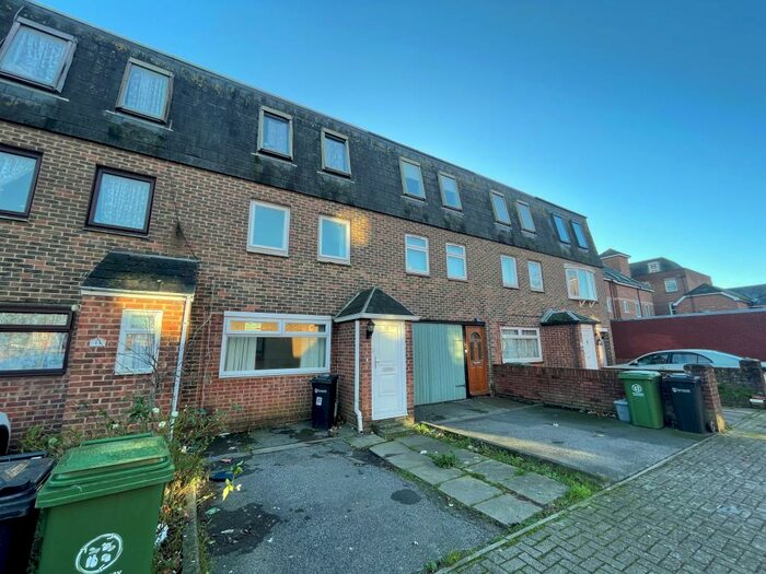 4 Bedroom House To Rent In Victoria Street, Portsmouth, PO1