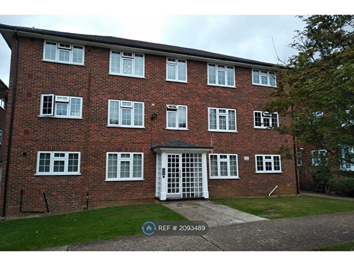 2 Bedroom Flat To Rent In Lantern Close, Wembley, HA0