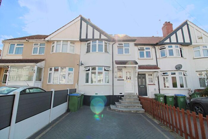 3 Bedroom Terraced House To Rent In Collindale Avenue, Erith, DA8