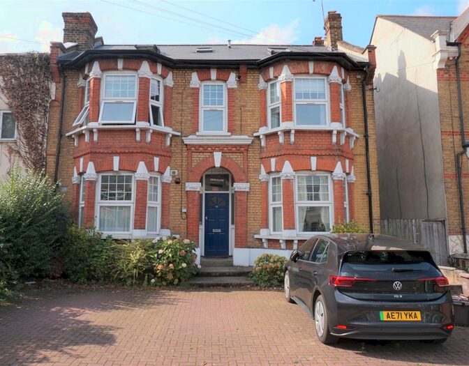 1 Bedroom Flat To Rent In Fairlop Road, Leytonstone, E11
