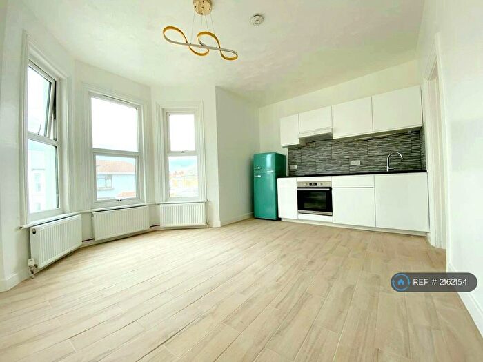 1 Bedroom Flat To Rent In First Floor, London, SE9