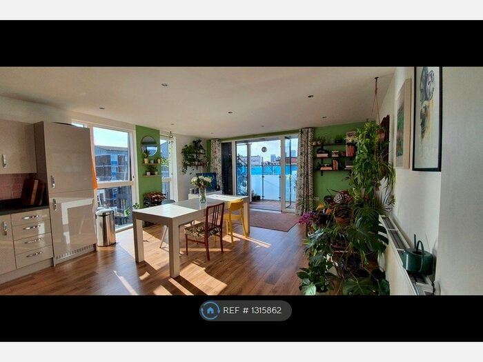 2 Bedroom Flat To Rent In Haggerston, London, E2