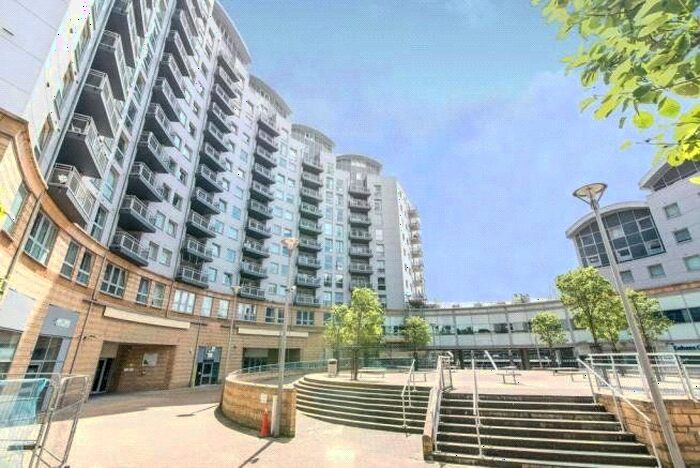 2 Bedroom Flat To Rent In Alencon Link, Basingstoke, Hampshire, RG21