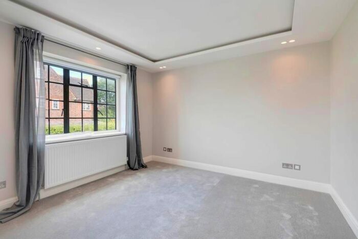 2 Bedroom Flat To Rent In Finchley Road, London, NW11