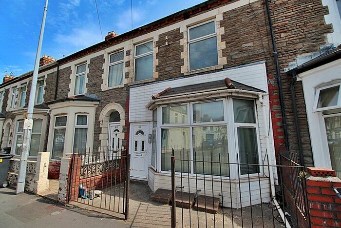 3 Bedroom Flat To Rent In Mackintosh Place, Roath, Cardiff, CF24