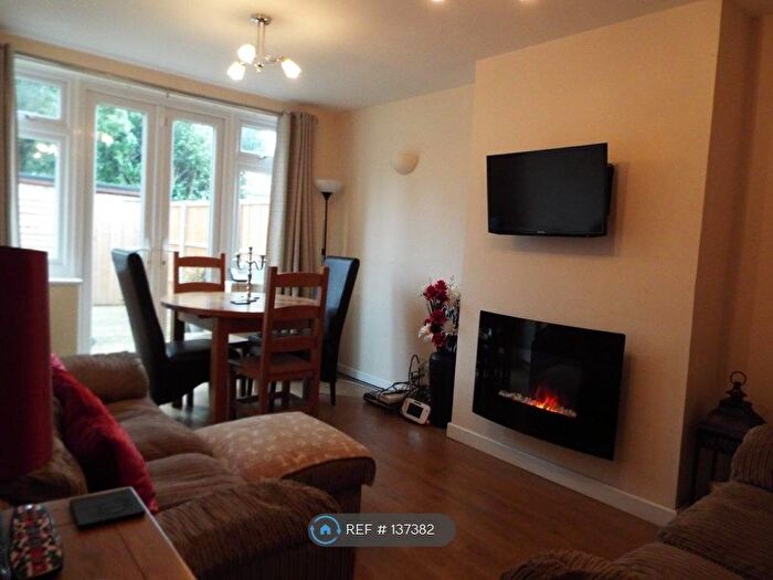 2 Bedroom Maisonette To Rent In Davids Way, Ilford, IG6