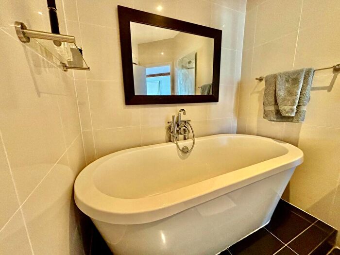 2 Bedroom Apartment For Sale In Spencer Street, Birmingham, B18