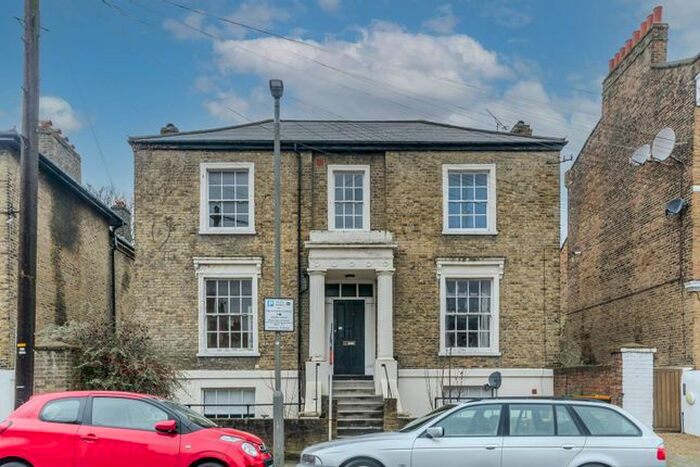 1 Bedroom Flat To Rent In Balham Grove, Balham, London, SW12