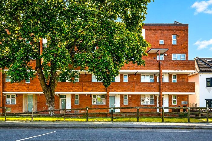 2 Bedroom Maisonette For Sale In Goodmayes Lane, Ilford, IG3