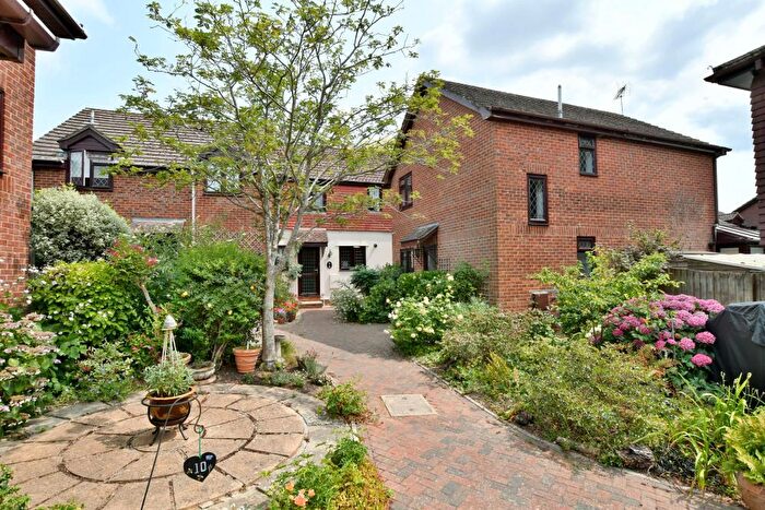3 Bedroom Detached House For Sale In Lewens Close, Wimborne, Dorset, BH21