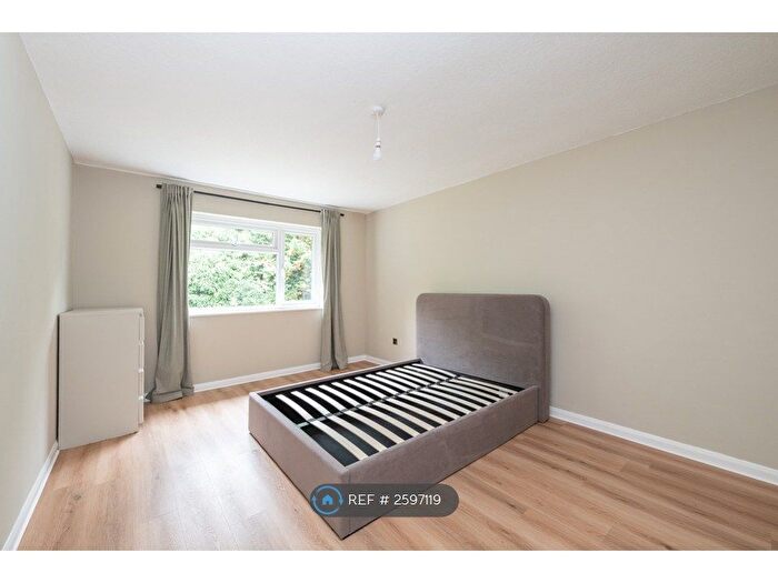 2 Bedroom Flat To Rent In Windermere Court, Kenley, CR8