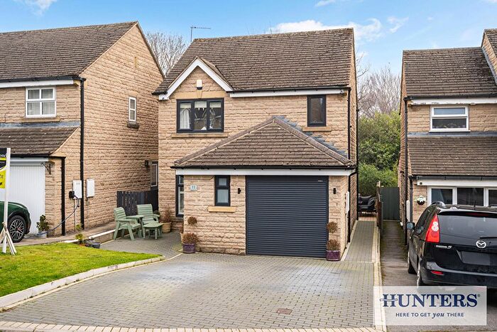 3 Bedroom Detached House For Sale In Greencroft Close, Idle, Bradford, BD10