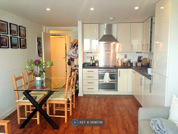2 Bedroom Flat To Rent In Ramsgate Street, London, E8