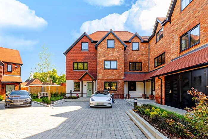 2 Bedroom Ground Maisonette For Sale In Farleigh Road, Warlingham, CR6