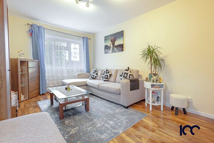 1 Bedroom Flat For Sale In Russets Close, London, E4