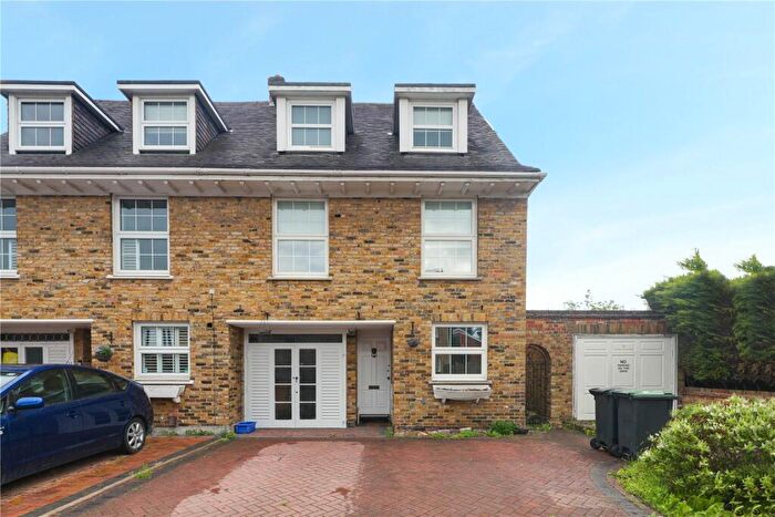 4 Bedroom Terraced House To Rent In Theydon Grove, Epping, Essex, CM16