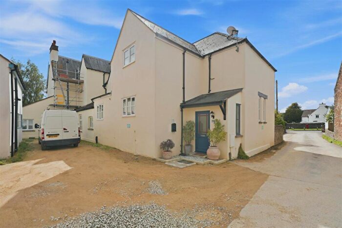 2 Bedroom Apartment For Sale In Church Road, Frampton Cotterell, BS36