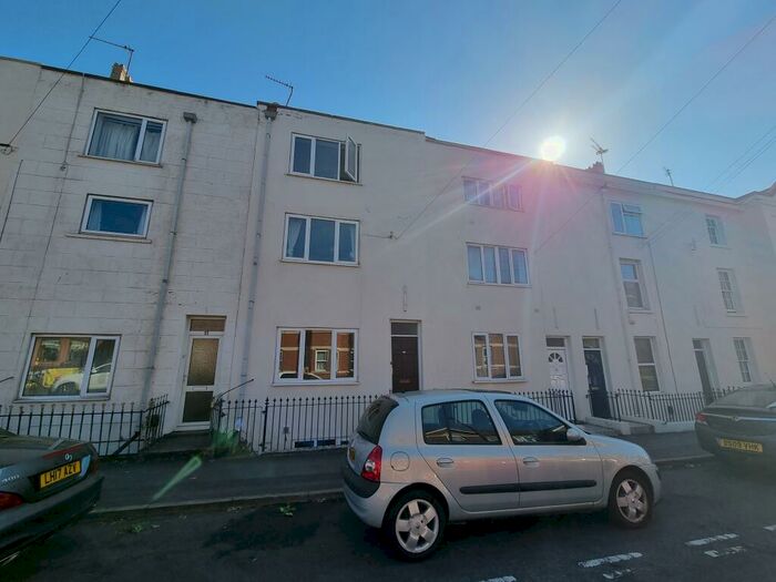 6 Bedroom Terraced House To Rent In Oxford Street, Leamington Spa, CV32