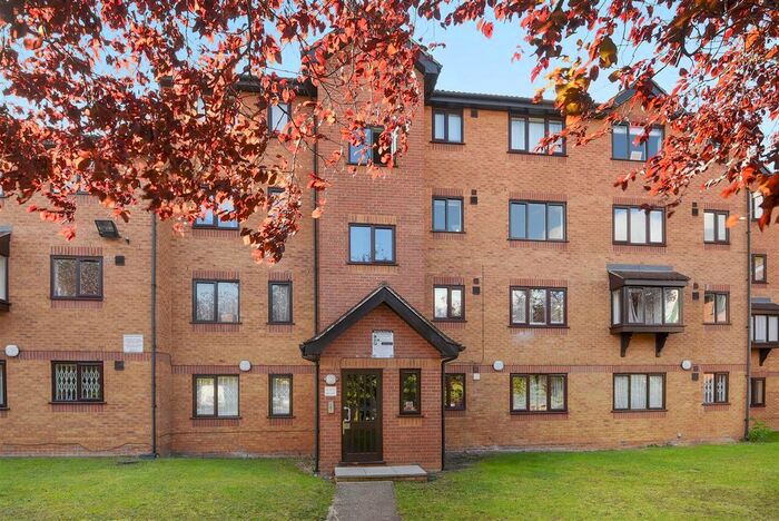 1 Bedroom Flat To Rent In Grinstead Road, London, SE8