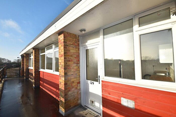 2 Bedroom Flat To Rent In Highlands Road, Fareham, Hampshire, PO15
