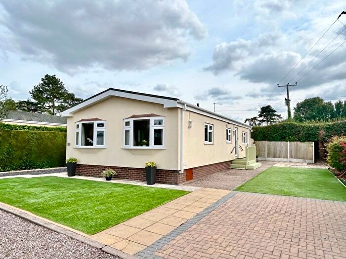 3 Bedroom Mobile/park Home For Sale In Kings Head Park, Newport, TF10
