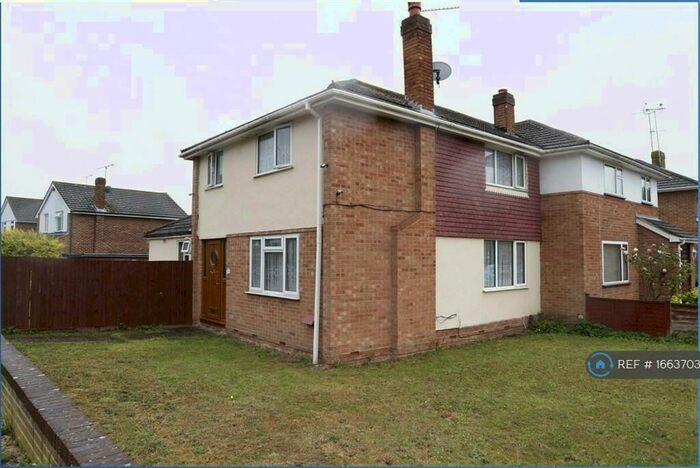 3 Bedroom Semi-Detached House To Rent In Antrim Road, Woodley, Reading, RG5