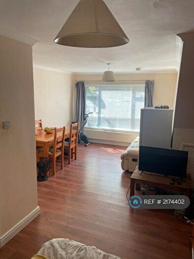 1 Bedroom Flat To Rent In Totteridge Drive, High Wycombe, HP13