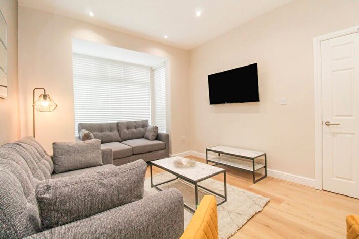 5 Bedroom Terraced House To Rent In Wetherby Grove, Burley, Leeds, West Yorkshire, LS4