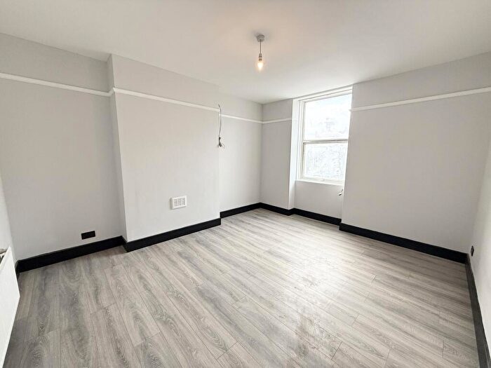 3 Bedroom Flat To Rent In Ripple Road, Barking, IG11
