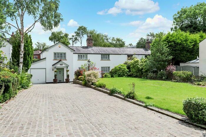 5 Bedroom Semi-Detached House To Rent In Roe Green, Worsley, Manchester, M28