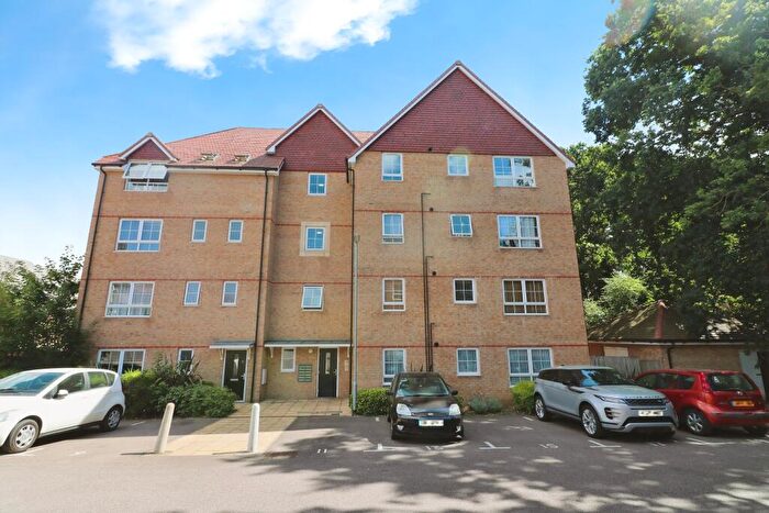 2 Bedroom Flat To Rent In Sparrowhawk Place, Hatfield, AL10