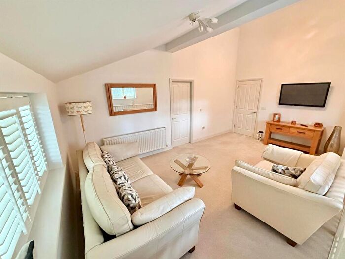 2 Bedroom Flat For Sale In Main Road, Goostrey, Cheshire, CW4