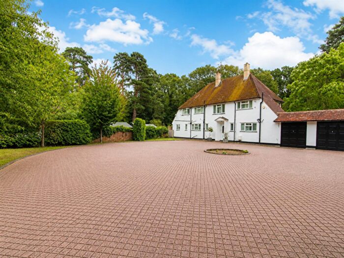 6 Bedroom House For Sale In Old Woking Road, Woking., GU22