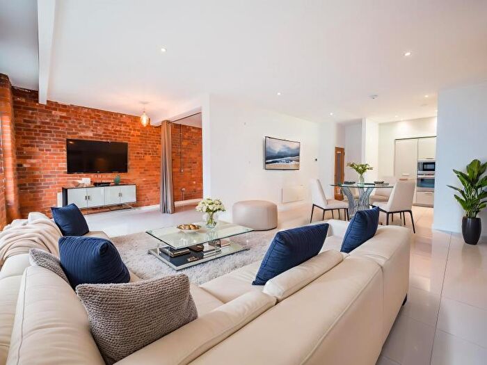 2 Bedroom Apartment To Rent In Apt . :: Ice Plant, M4