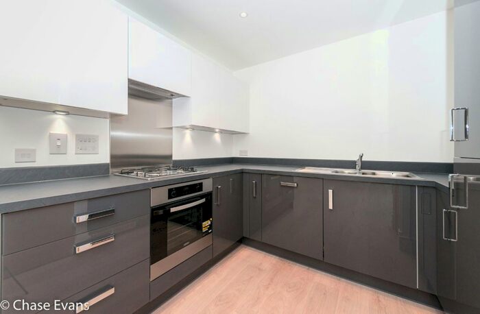 2 Bedroom Flat To Rent In West Plaza, Town Lane, Staines, TW19