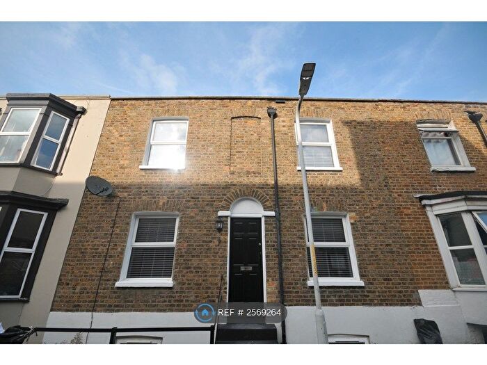 2 Bedroom Maisonette To Rent In Bath Place, Margate, CT9