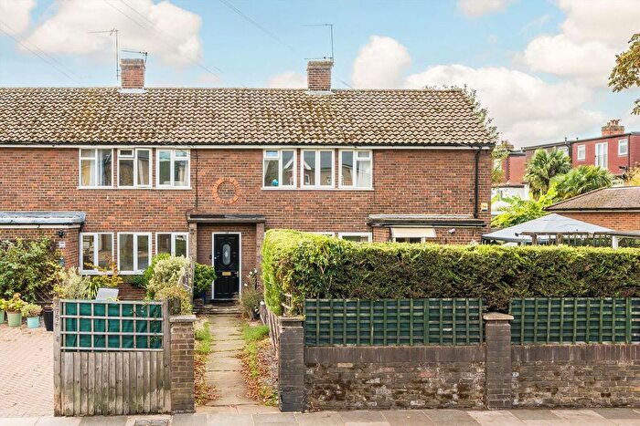 2 Bedroom Flat For Sale In Nelson Road, Twickenham, TW2