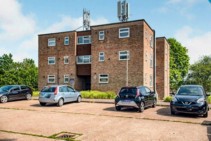 1 Bedroom Flat To Rent In St. Edmunds, Berkhamsted, Hertfordshire, HP4