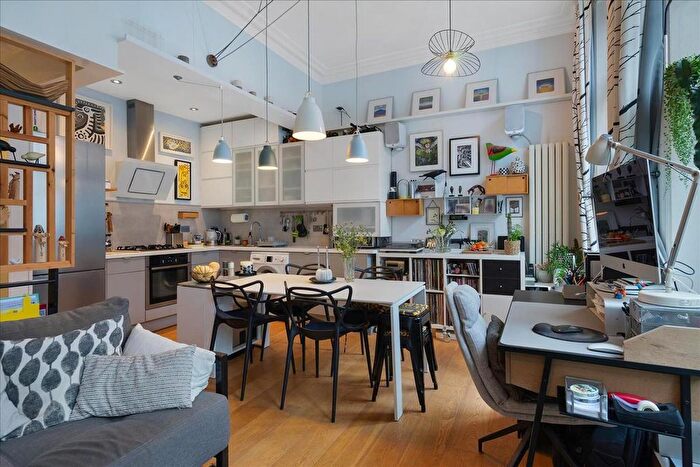 2 Bedroom Flat For Sale In Castletown Road, West Kensington, London, W14