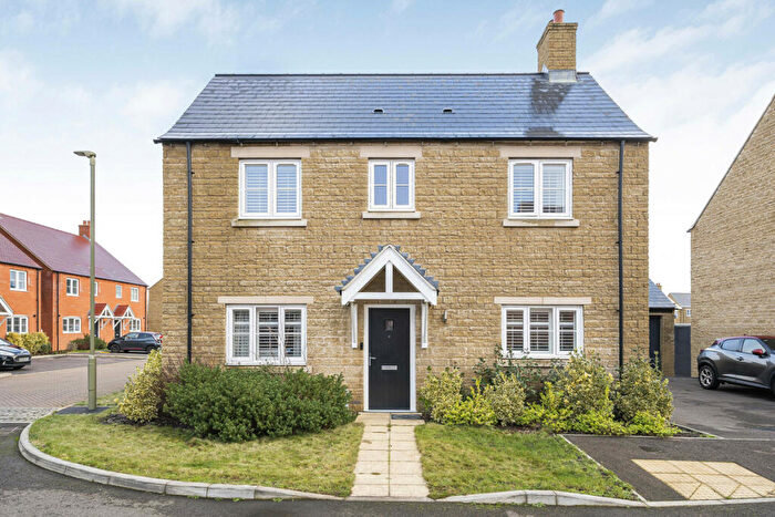 4 Bedroom Detached House For Sale In Violet Close, Ambrosden, OX25